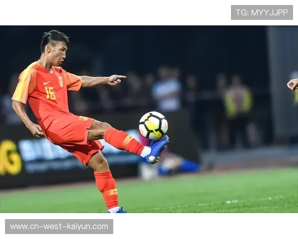 18岁小将莱西替补登场兜射中横梁，曼联青训闪现希望之光